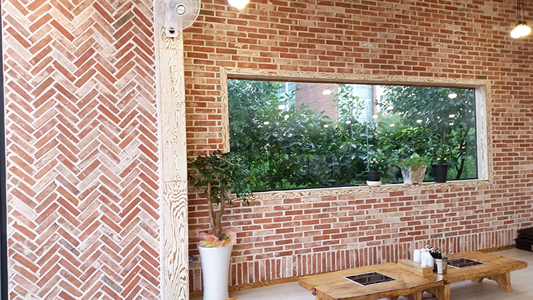 古旧红砖自然面店铺案例